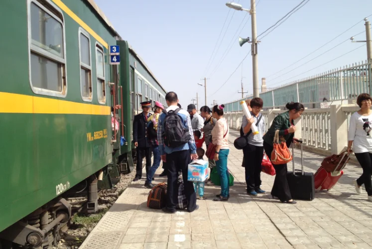 地铁列车的主要尺寸是多少（天津地铁车门高度）