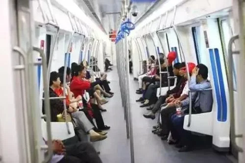 如何有效地利用地铁通勤时间（坐地铁怎么利用时间）2