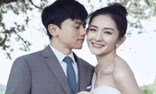 张杰好久回成都签售《穿越三部曲》（张杰现身成都地铁）2