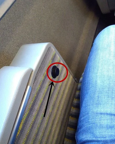 高铁一等座靠过道的座位靠背怎么调（高铁一等座座位怎么调）2