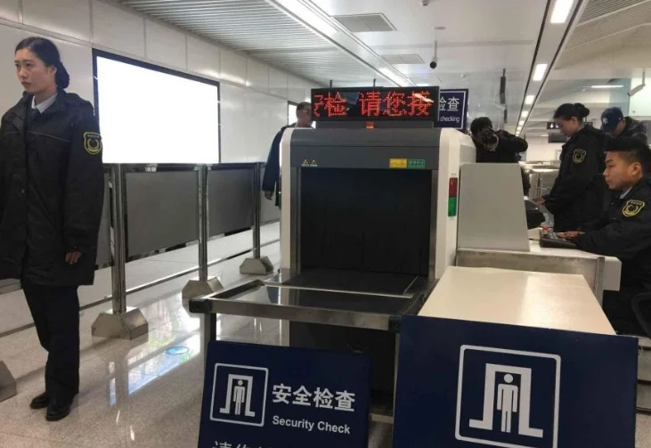 多功能瑞士军刀（就是那种里面有开瓶器螺丝刀等等那种打开主刀一共才十几厘米）可以带上天津地铁吗（瑞士军刀深圳地铁）2