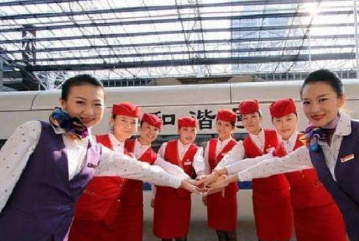 我们坐高铁到站时乘务员通知说：本次列车即将到站：请要下车的乘客做好准备 这些话用英语怎么说（高铁感谢刘）3