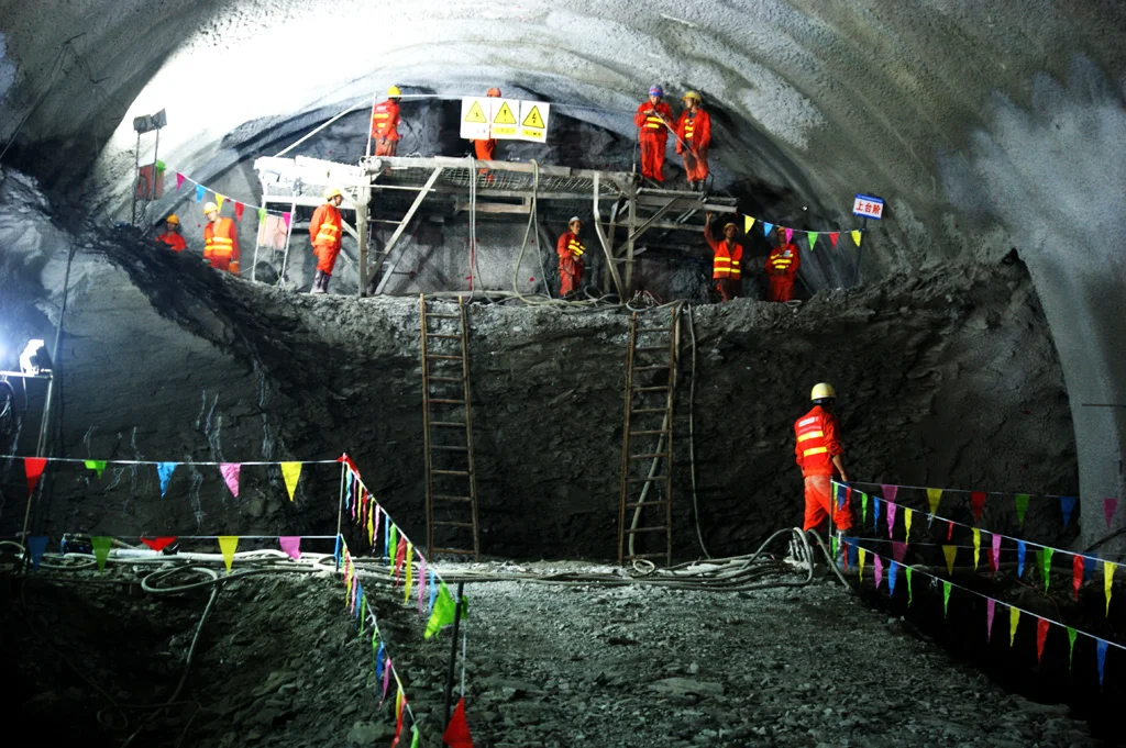 新建兰新铁路第二双线（甘青段）和宝兰铁路客运专线（甘肃段）分别属于哪个铁路局和哪个指挥部（宝兰铁路招聘）2