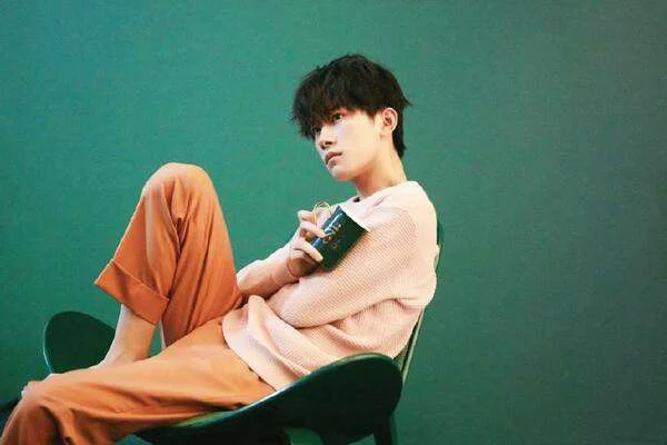 上海九号线地铁站有王一博应援吗(地铁站姐)2