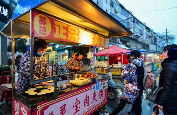 地铁口可以摆地摊吗、(2020武汉地铁口摆摊谁来管吗)2