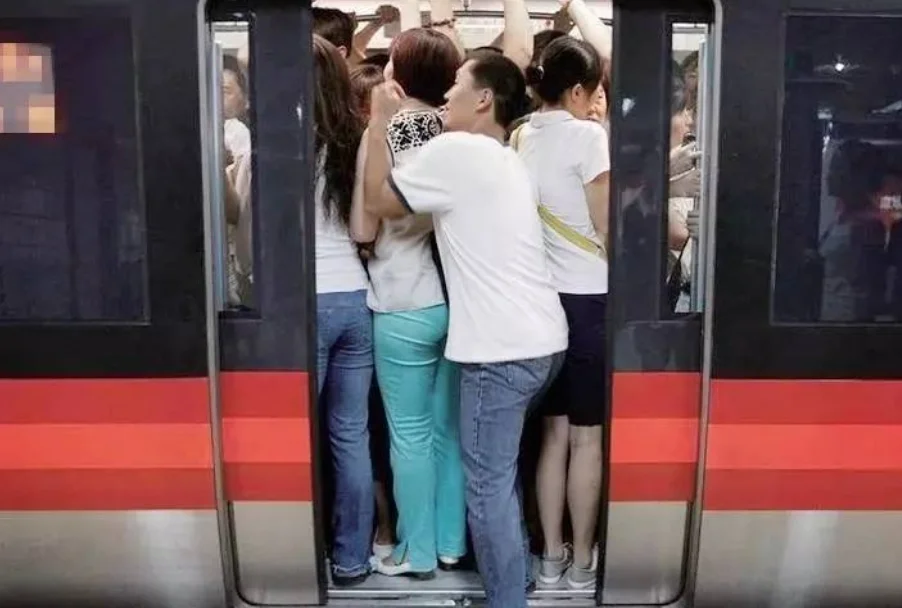 上海地铁哪条线MM最多（上海地铁女性多）