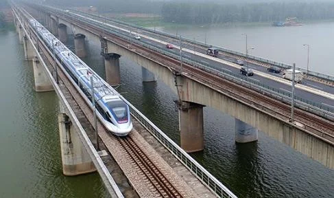 谁能列举一些关于铁路企业精神的口号越多越好（铁路工人的精神）