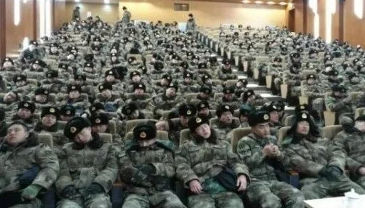 西安除雪保畅齐动手了吗（地铁站扫雪除冰新闻稿）2