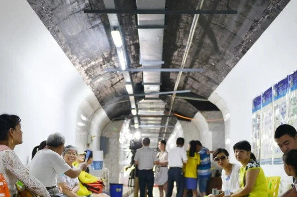 西安地铁不建了吗听说国家出台让西安不再修地铁是真的吗（西安地铁防空洞）3