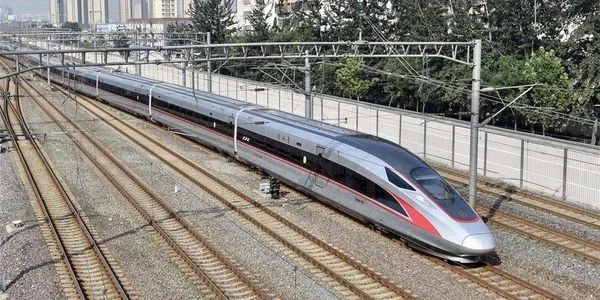 世界上最快的高速铁路是多快哪个国家的（世界一流铁路）