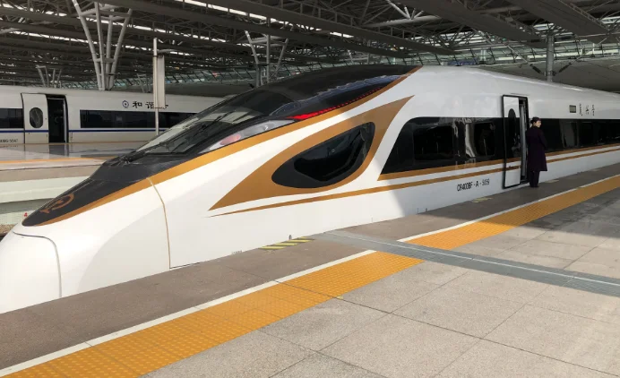 高铁2334次列车途径停靠站（东至县城际高铁站）