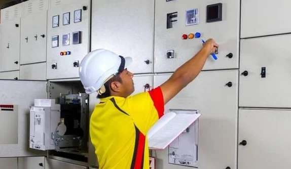 电工实操考试内容（南京地铁电工考证实操电路题）