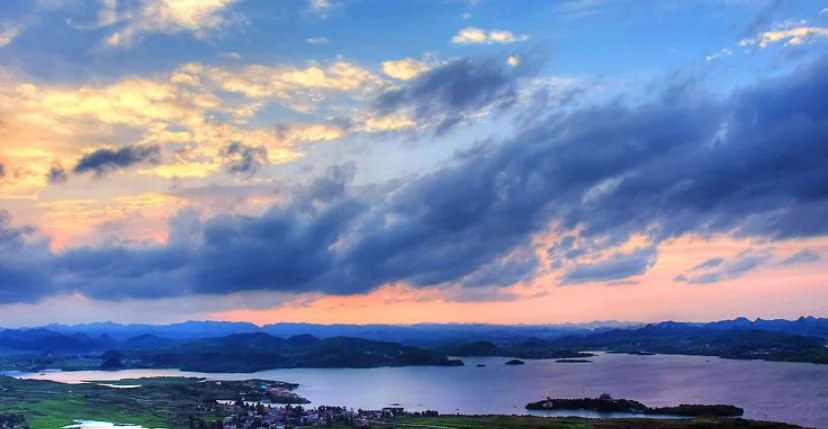 贵阳网红一条街在哪里(贵阳网红地铁站放映时间)2