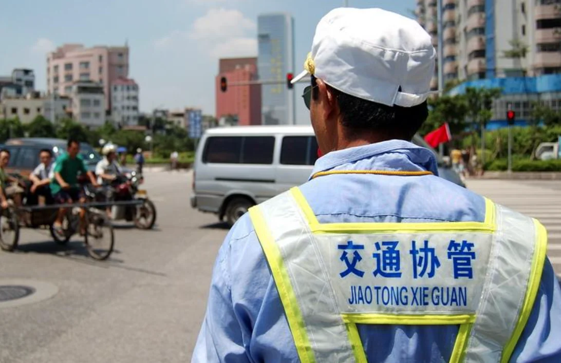 做地铁辅警好(工资一年约65万)还是做地铁协管(一年约4万)好(成都地铁协管员)1