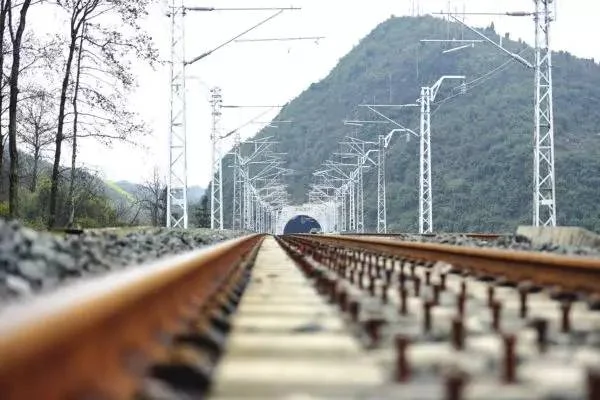 铁路钢轨为什么要做成工字形（工字形铁路）1