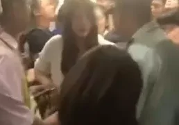 上海曹杨路 地铁站在哪（上海地铁曹杨路地铁扒门）