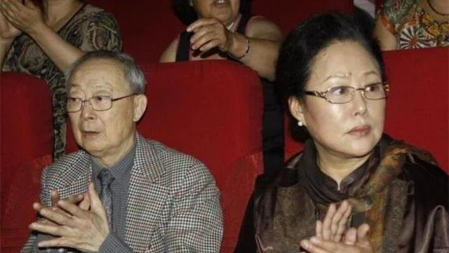 闪婚闪离抛夫弃子更换国籍斯琴高娃背后的故事为何不简单(李铁雄高烈)3