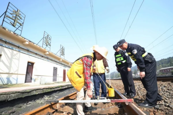 铁路信号工的工人技师需要哪些证书（铁路技师证）1
