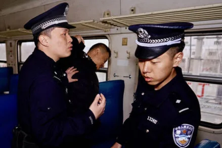 高铁霸座男挑衅乘警他说的什么话(高铁男发声)4