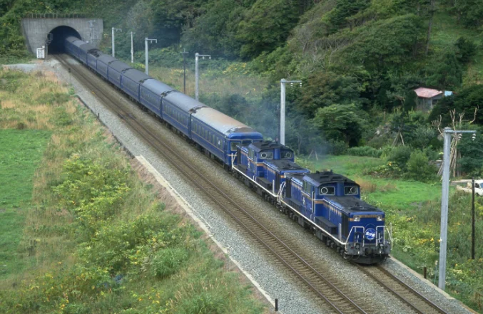 高铁的宽度是多少米（高铁绿化带有多宽）