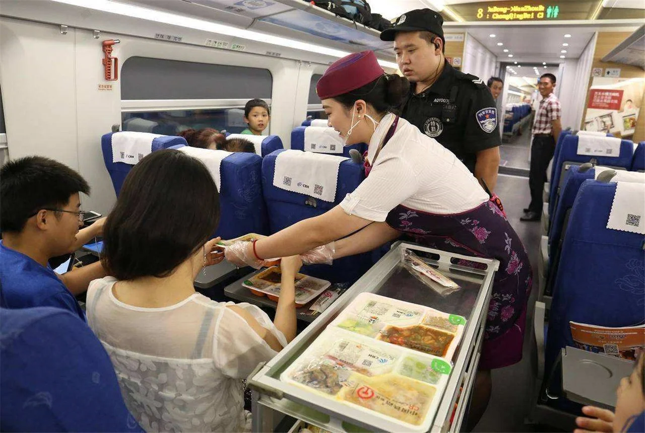 青藏高原铁路那时造它的人名单（弥玉高铁）2