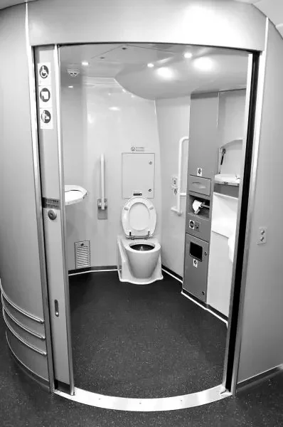 高铁有厕所吗 在哪个车箱(高铁的厕所)