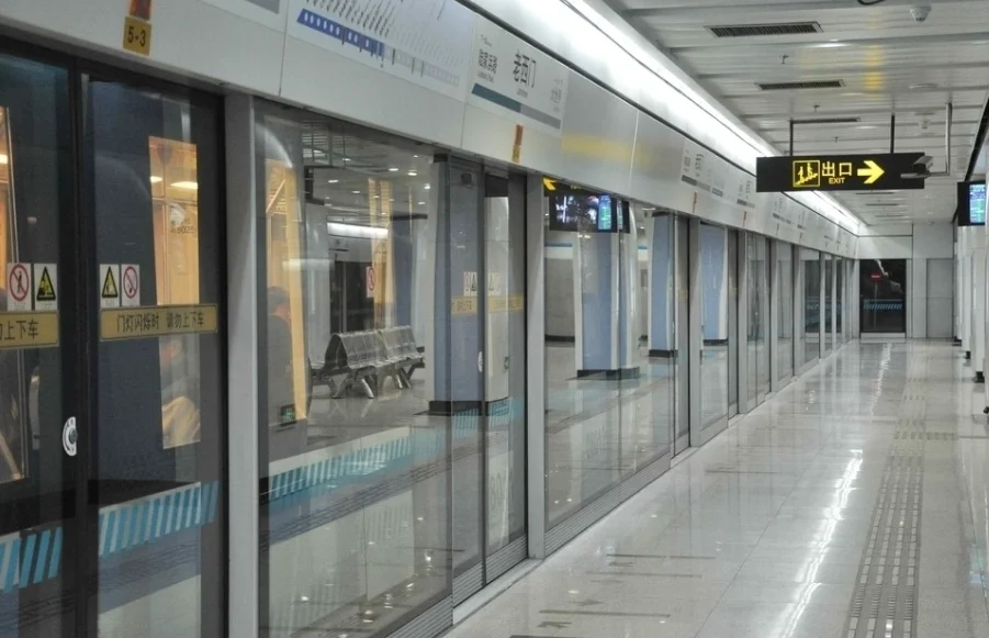 地铁站台布置形式除了岛式布置还有哪几种(地铁站岛式)2