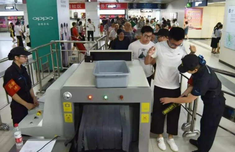 地铁安检带化妆品可以过吗(西安市液体能过地铁安检吗)2