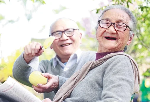 外地70岁以上老人在北京乘地铁要收费吗（70岁老人坐地铁到机场收费吗）