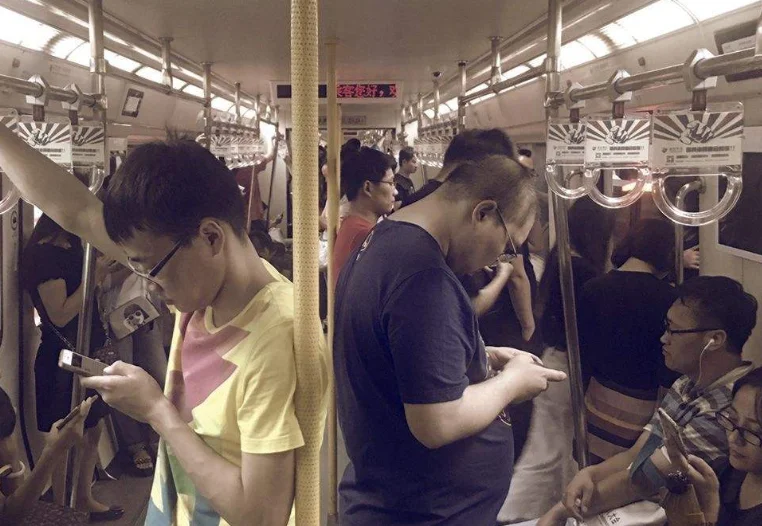 年轻人使用老人卡坐地铁被发现有什么后果（南京老年卡被违规使用地铁用不起来怎么办）1