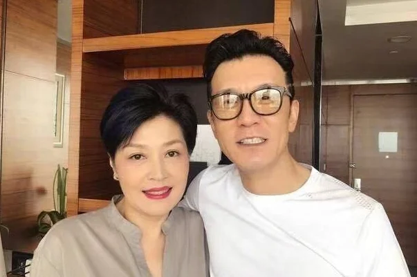 李咏去世一年女儿法麦图被痛骂道德绑架究竟有多可怕（南京地铁李咏）2