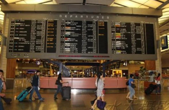 从进入机场到登机的整个流程是怎样的（昆明飞机场地铁站到办理登机牌）1