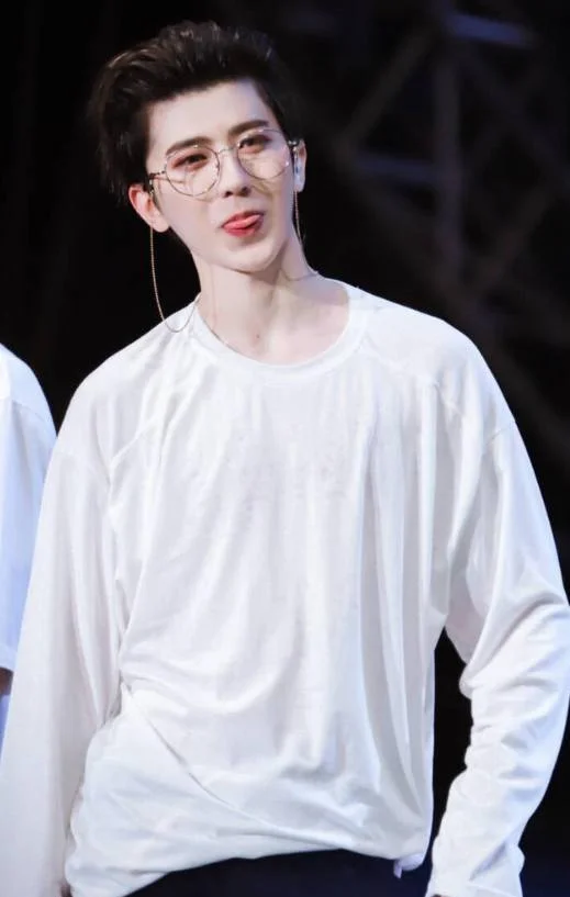 地铁四号线杭州（杭州地铁哪号线有蔡徐坤海报）2