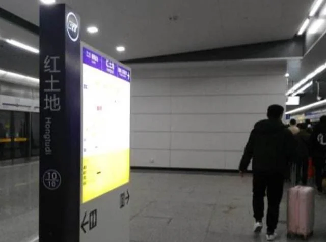 谈谈见过的设计很坑的地铁站（中国的地铁站没有设计楼梯）1