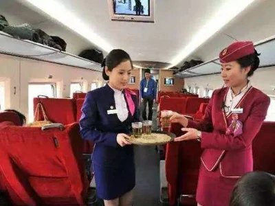 高铁乘服员工作主要是什么(高铁乘服员工作辛苦吗)3