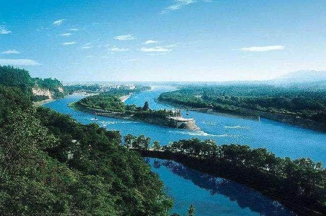 国内地铁环境真的比国外好（成都地铁外国人）