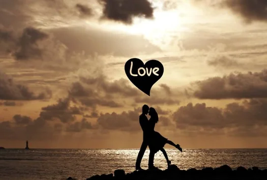 深圳地铁一安全员闻女乘客头发他们是男女朋友关系吗（深圳地铁情侣）