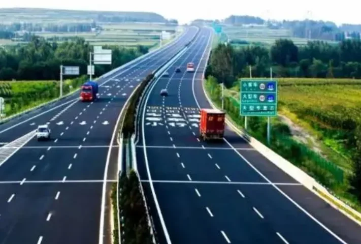 2020年3月21深圳11号线松岗地铁开放几个出入口（松岗地铁站c出口违章拍照）