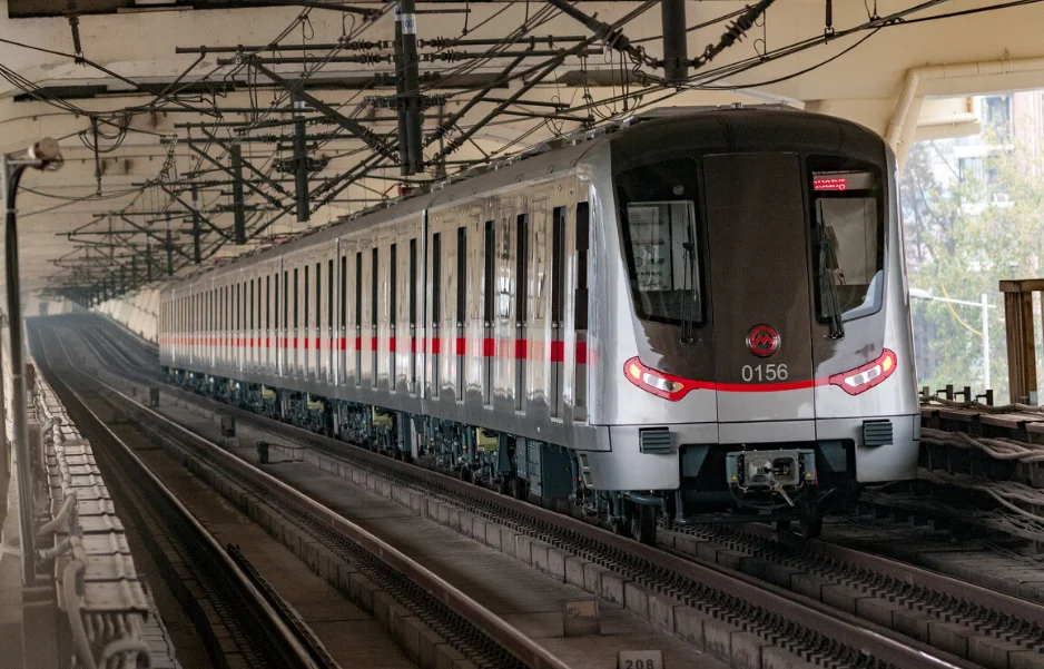 上海轨道交通电话热线是多少（2014上海地铁内裤日微博）