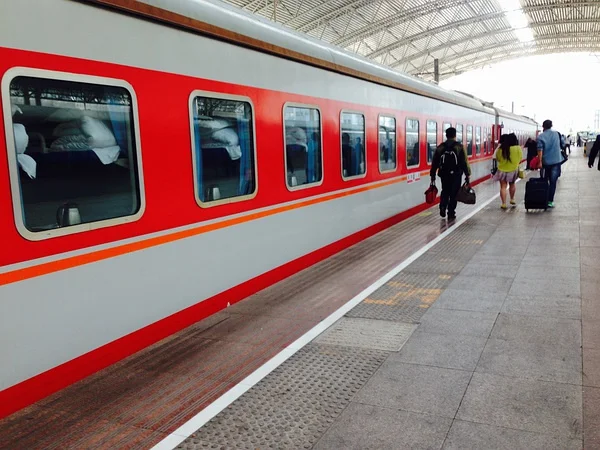 阿姨洗铁路的歌叫什么名字(铁路老歌曲)