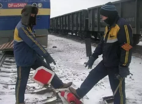 一线铁路员工一个月能拿多少工资 （铁路上的工资）2