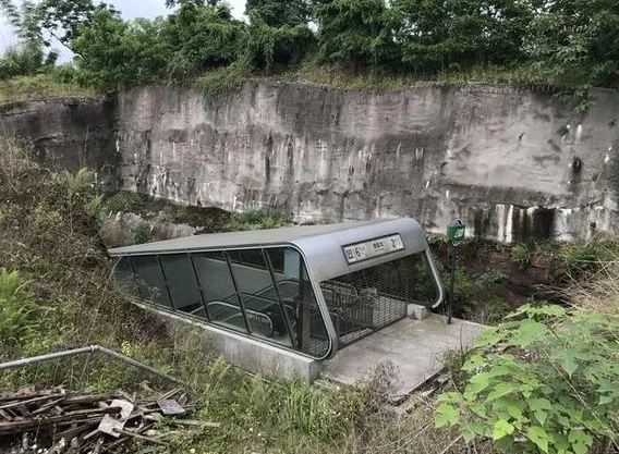 重庆地铁里面的路线中较场口是什么意思（重庆地铁出口是荒郊野岭）2