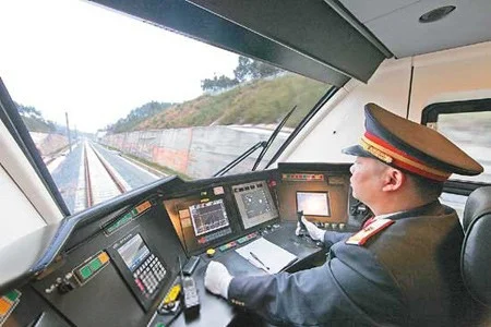 高铁乘务员怎么考（铁路怎么考）2