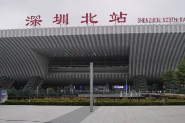 请问深圳地铁每一站都会停车的吗（深圳地铁站停车场）