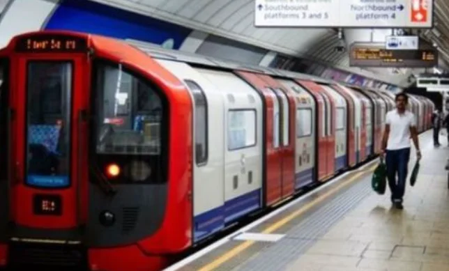 坐地铁怎么才能不会做错方向过了的站是什么颜色的下一站又是什么颜色的广州地铁（地铁站出错站）4