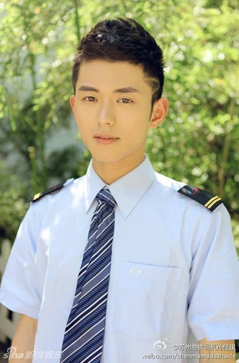 关于北京地铁司机（北京地铁最帅司机走红）