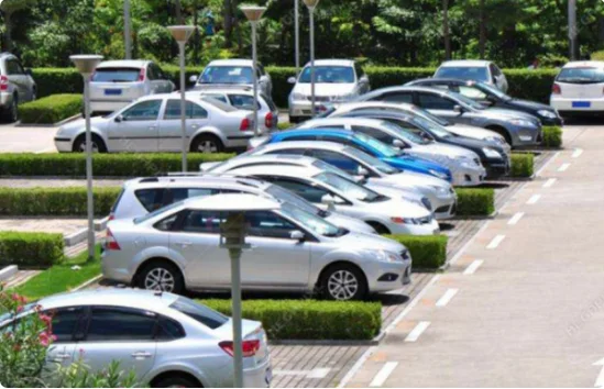 西安地铁二号线北苑是凤城几路（西安北苑地铁站旁停车场）5