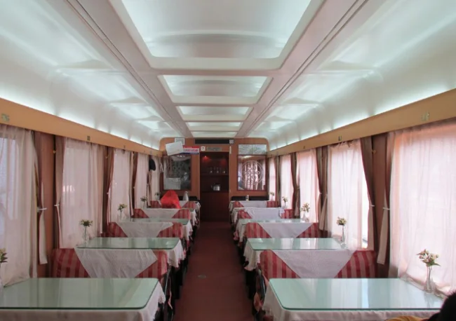 高铁上有餐车吗（高铁上的餐车点餐贵吗）5