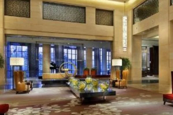 成都有离地铁近点小点的商铺推荐么（成都离地铁近的中青旅社）