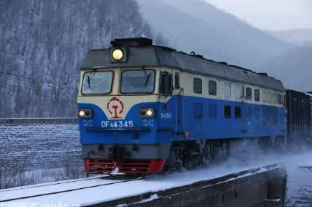 动车和高铁的区别(铁路车站旋转)3